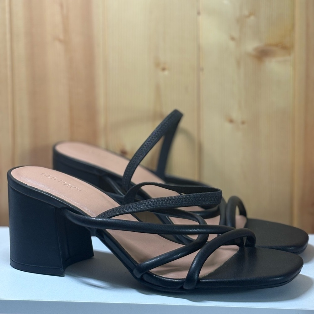 Old Navy Womens Strappy Block Heel Sandals Size 8 capsule classic versatile